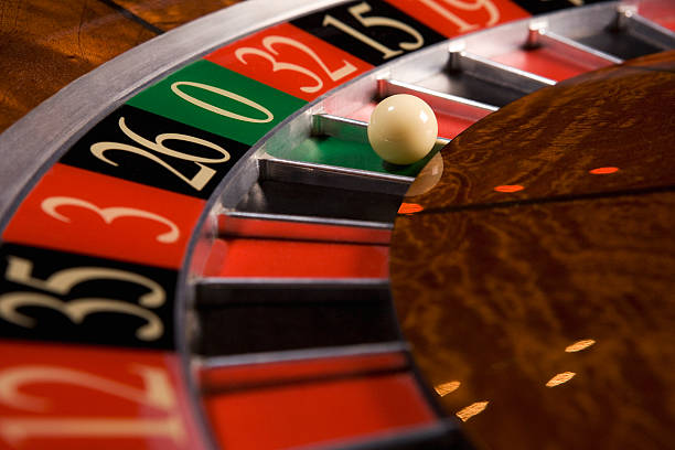 Baccarat card dealing and payout display